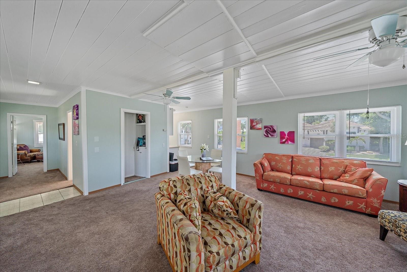SIESTA BEACH - Residential Income