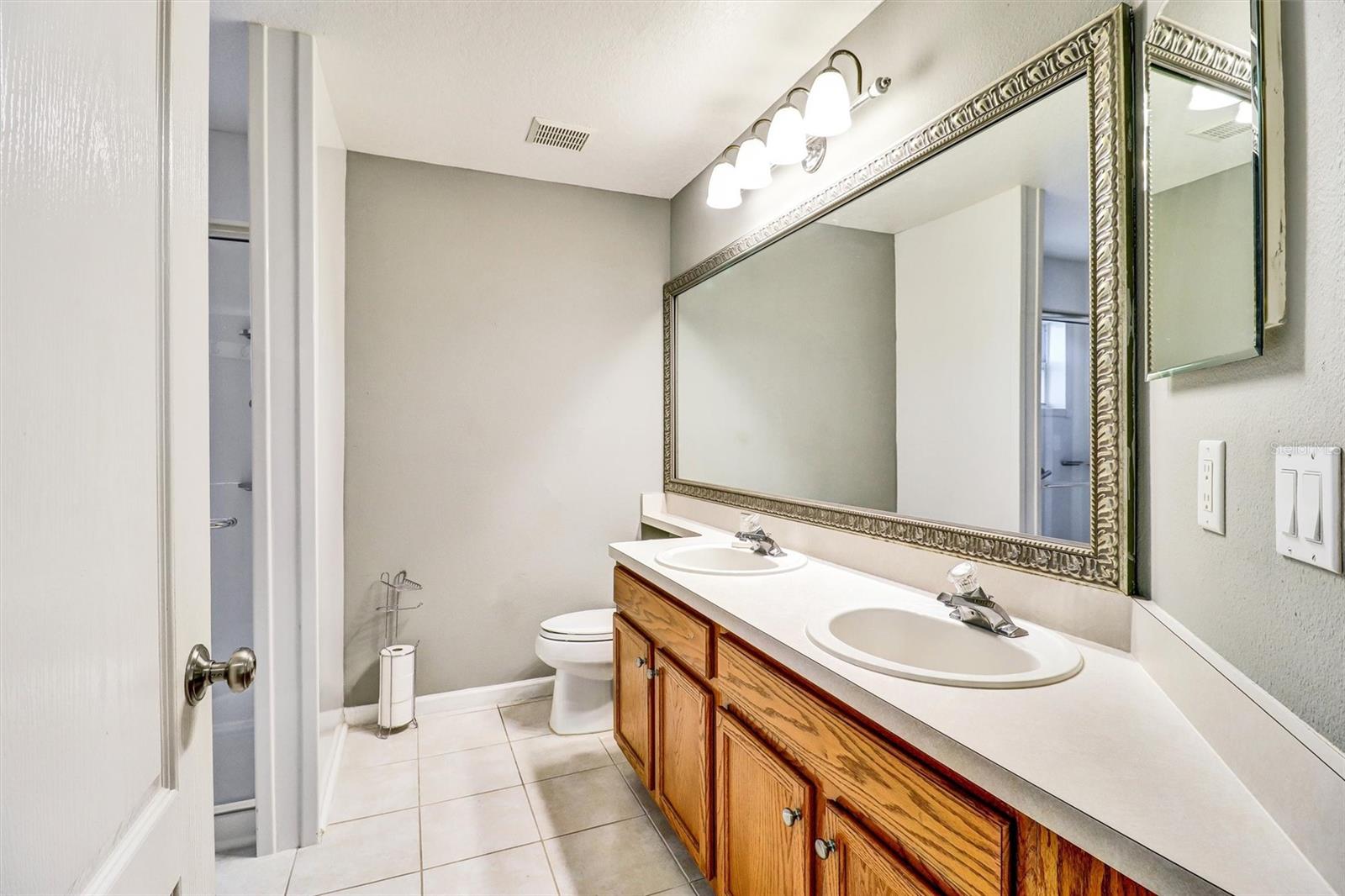 BROOKHAVEN OAKS - Residential