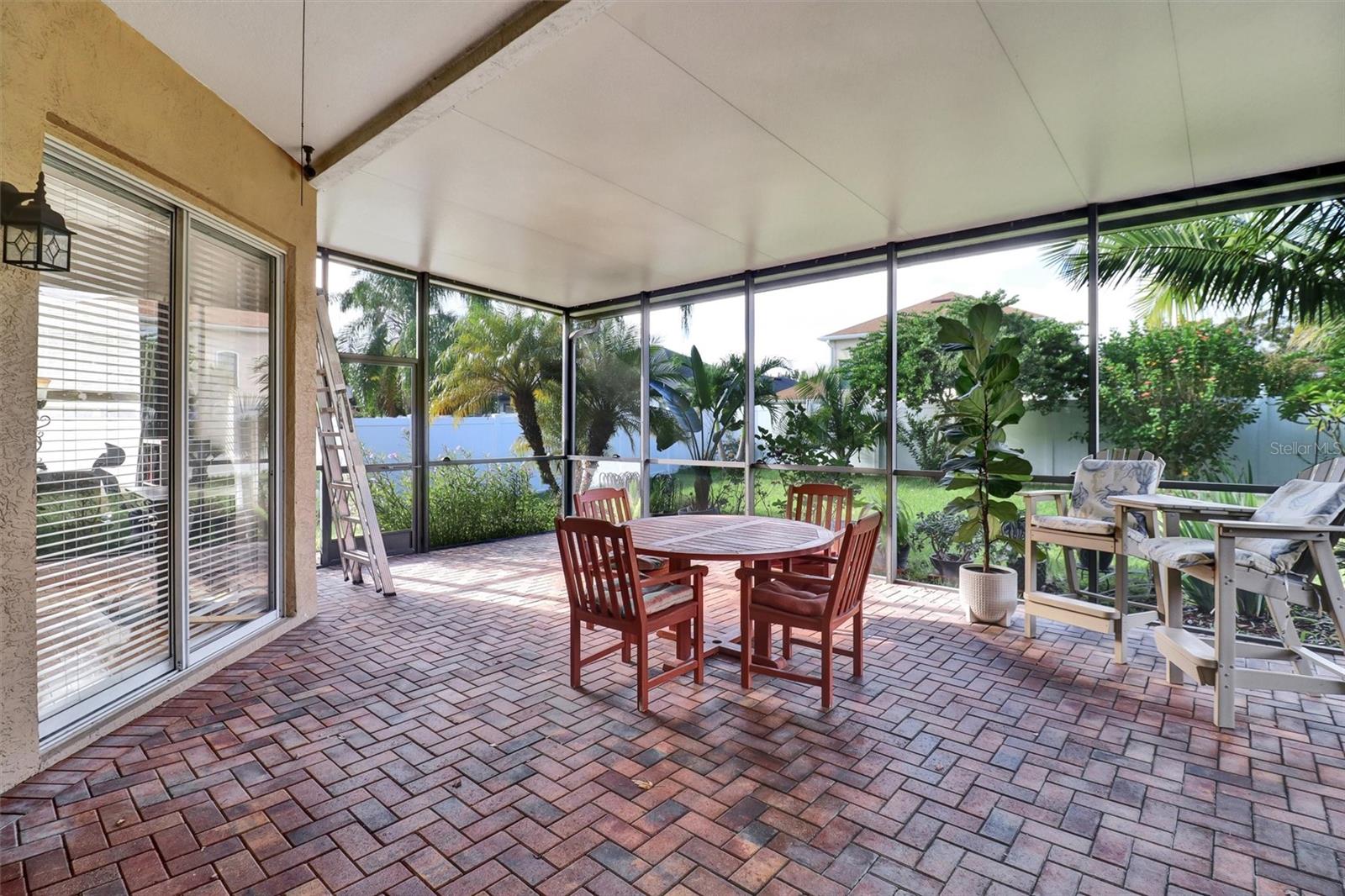 BROOKHAVEN OAKS - Residential