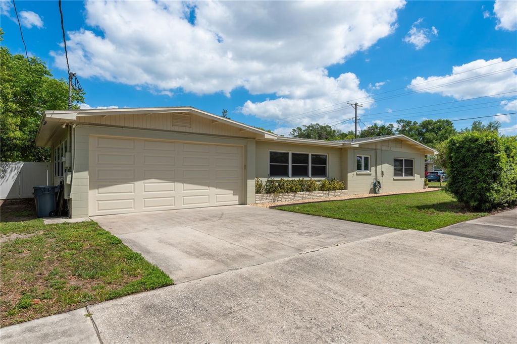 Photo of 37623 Florida Avenue, Dade City, FL 33525 (MLS # W7874317)