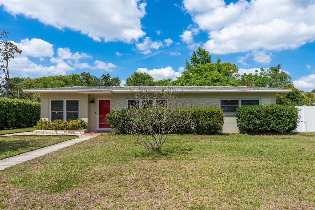 Photo of 37623 Florida Avenue, Dade City, FL 33525 (MLS # W7874317)