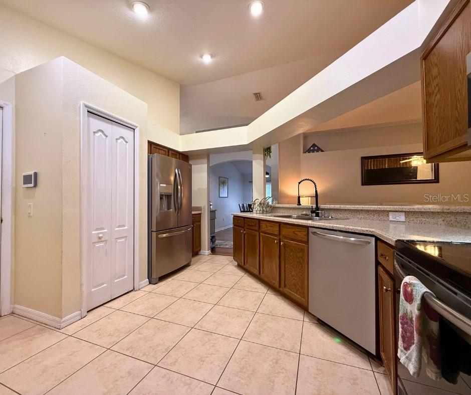 KINGS LAKE PH 1B UNIT 2 - Residential Lease