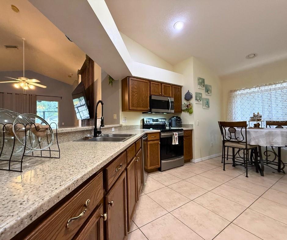 KINGS LAKE PH 1B UNIT 2 - Residential Lease