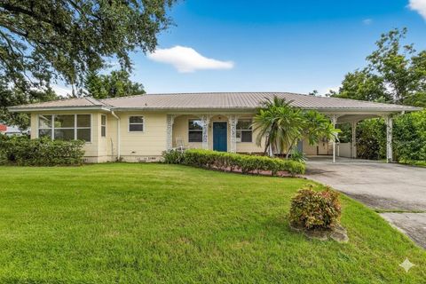 Photo of 509 N Walker Street, Plant City, FL 33563 (MLS # TB8423746) Photo of 509 N Walker Street, Plant City, FL 33563 (MLS # TB8423746)
