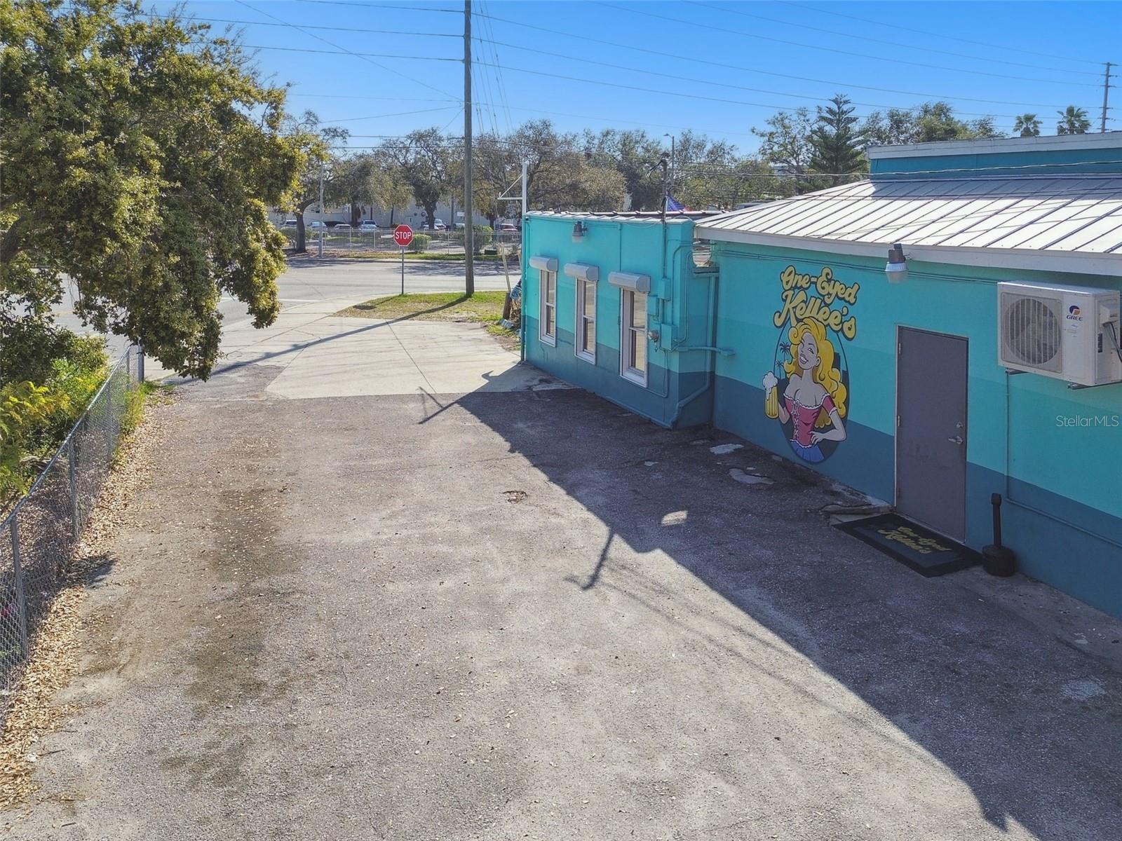 BUNGALOW TERRACE - Commercial Sale