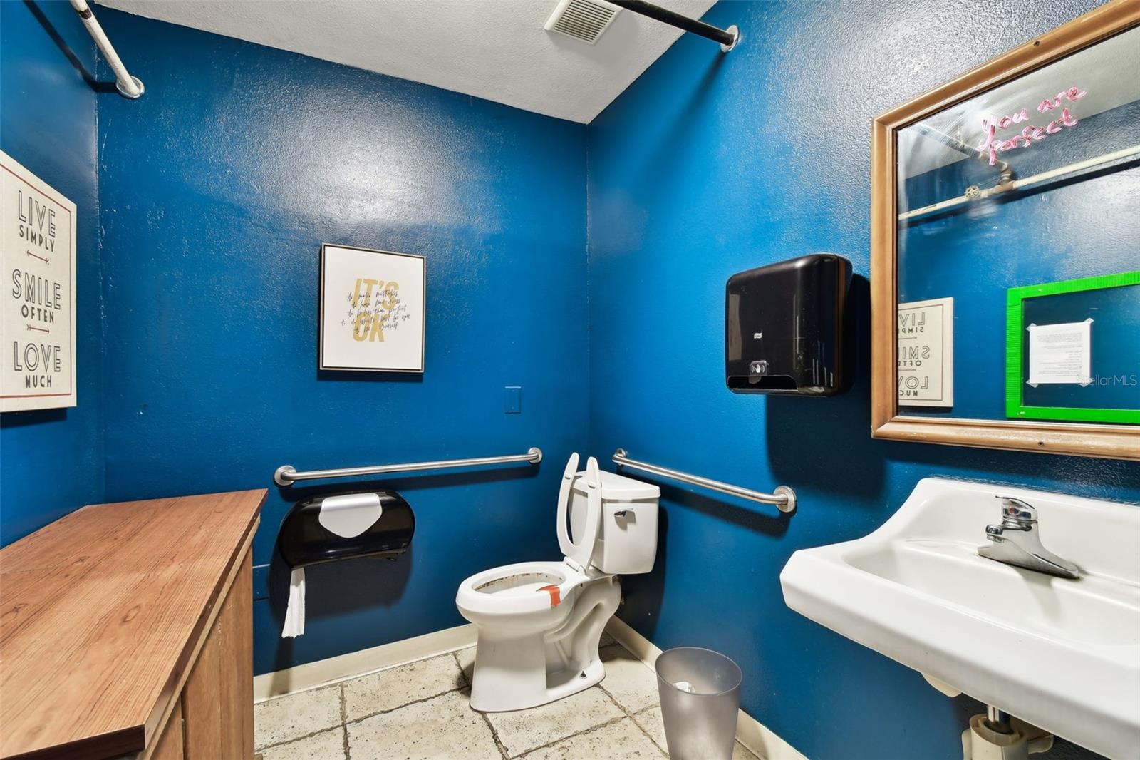 BUNGALOW TERRACE - Commercial Sale