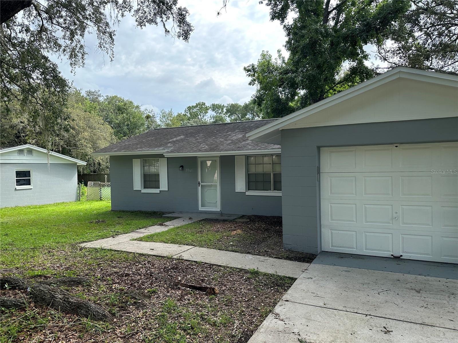 CUTE AND COZY 2/1 HOME WITH A 1 CAR GARAGE. LOCATED IN CITRUS SPRINGS, FL READY TO GO. PRIVATE AND SPACIOUS BACKYARD. NICE SIZE STORAGE SHED. FRESHLY PAINTED INTERIOR AND EXTERIOR. TILE THROUGHOUT, RENOVATED KITCHEN AND BATH, STAINLESS STEEL APPLIANCES. PET FRIENDLY WITH NONREFUNDABLE PET FEE. YOUR VOUCHER WELCOME! TENANT RESPONSIBLE FOR ALL UTILITIES AND LAWN. FIRST,LAST&SECURITY. CREDIT AND BACKGROUND CHECK REQUIRED. MONTHLY HOUSEHOLD COMBINED INCOME MUST EQUAL 2XS THE RENT RATE. FAST OWNER APPROVAL.