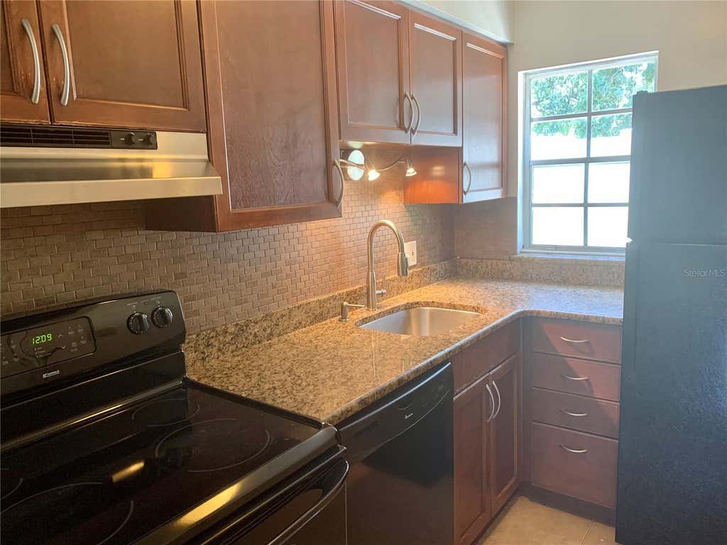 Photo of 525 Conway Road #9, Orlando, FL 32807 (MLS # O6430472)