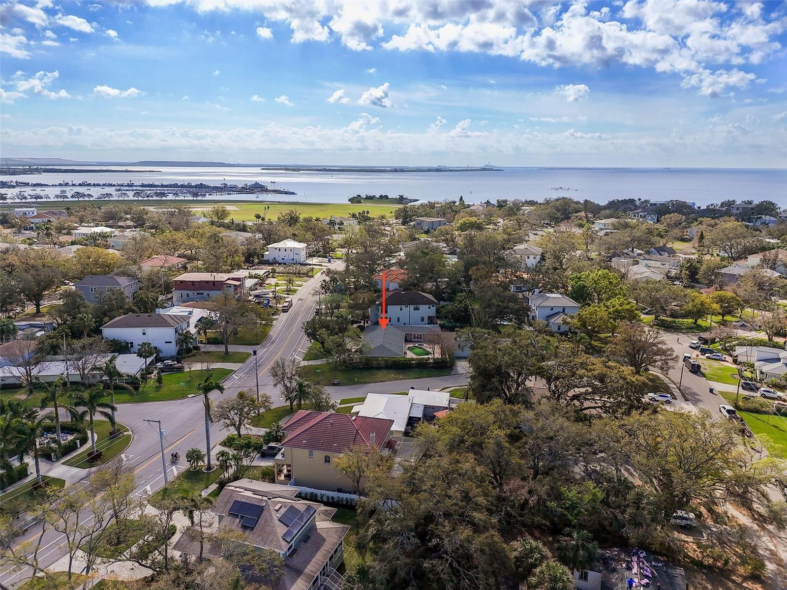 516 W DAVIS BOULEVARD
