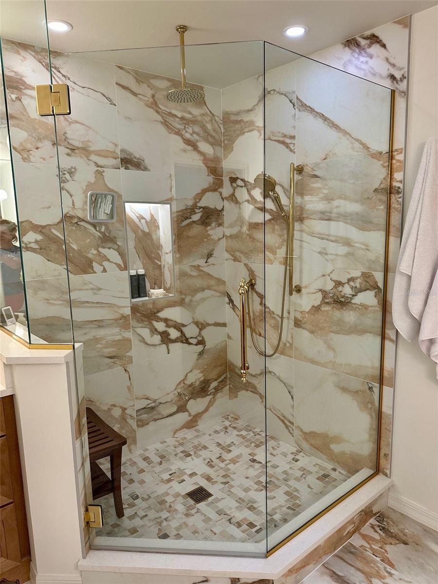 HARBOUR OAKS - Residential Lease