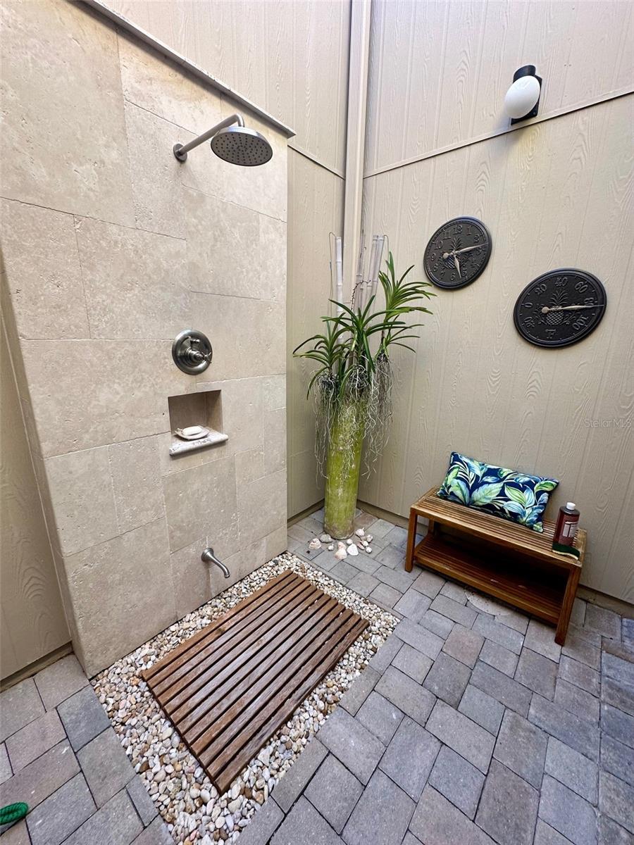 HARBOUR OAKS - Residential Lease