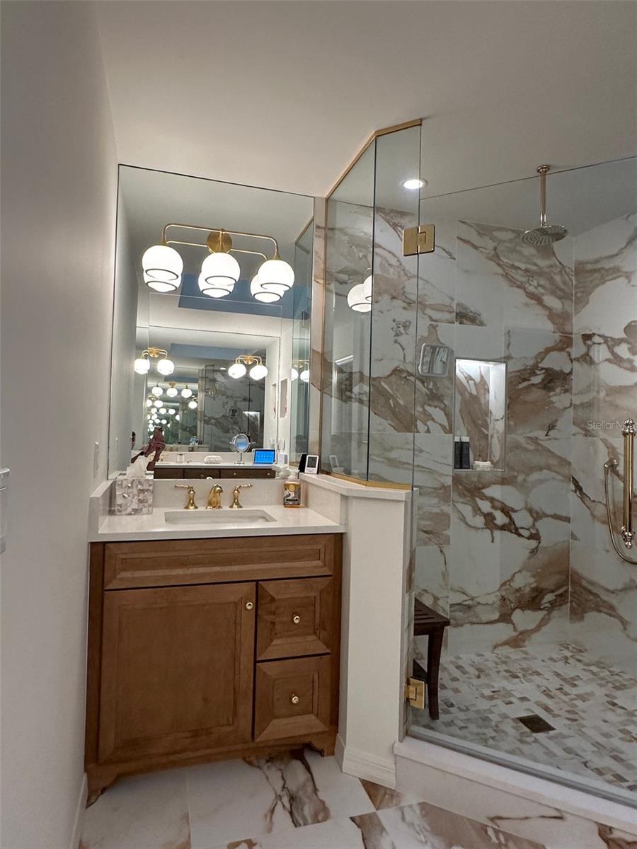 HARBOUR OAKS - Residential Lease