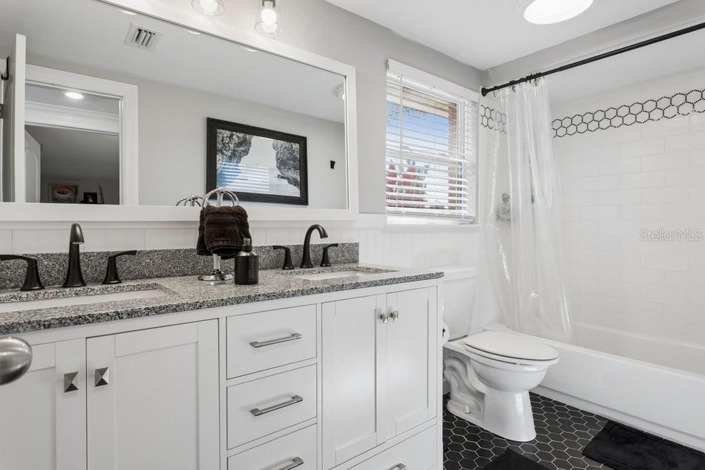 FLOR A MAR - Residential