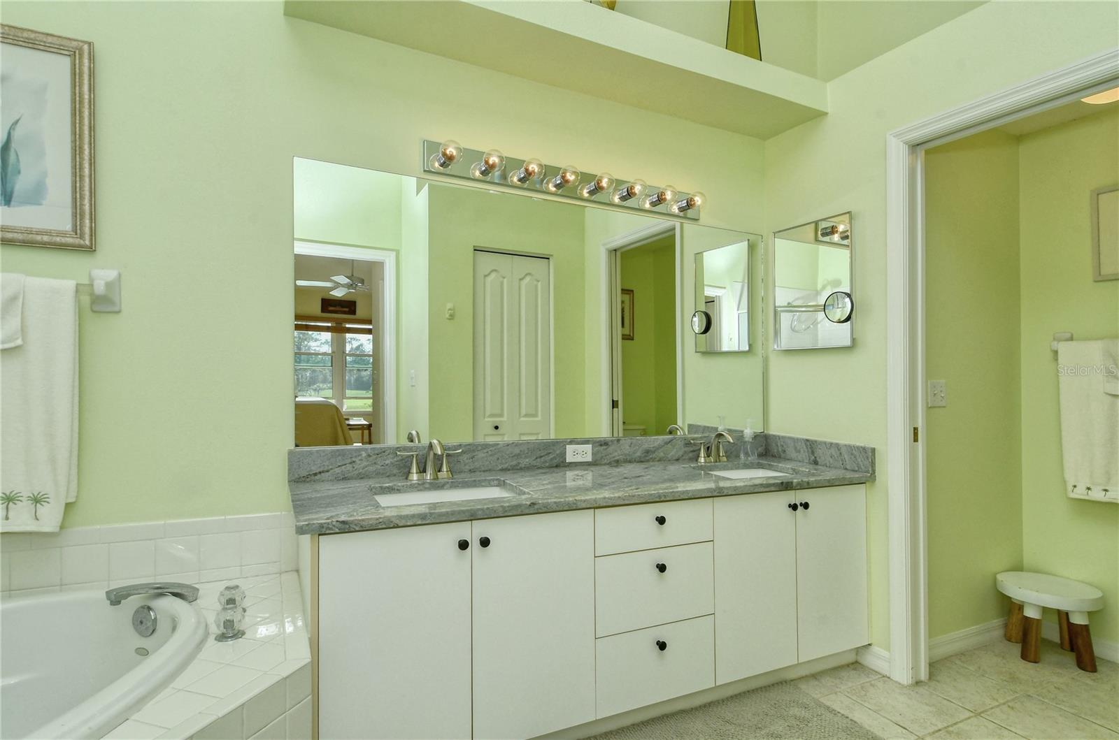 HERITAGE OAKS GOLF & COUNTRY CLUB - Residential