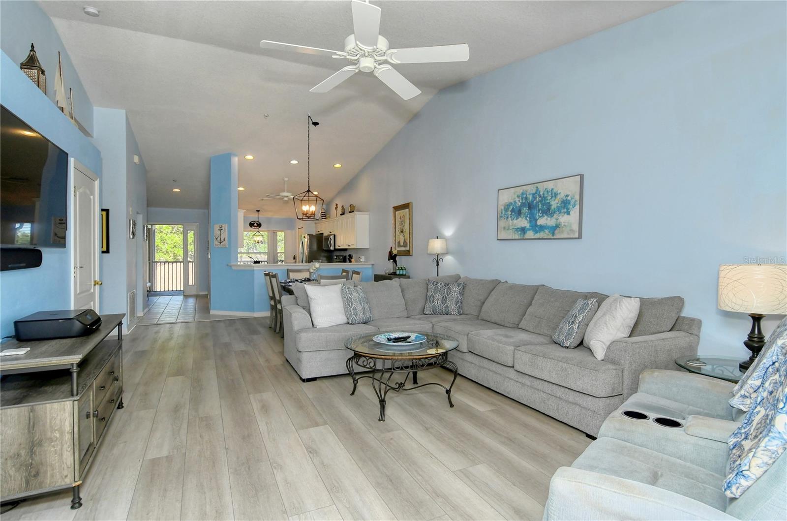 HERITAGE OAKS GOLF & COUNTRY CLUB - Residential