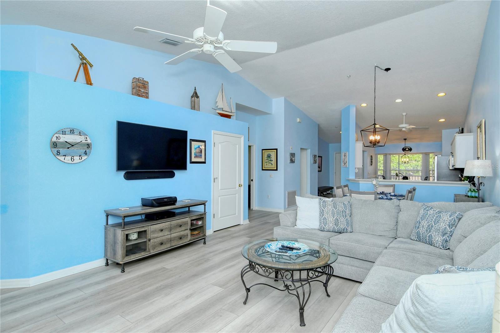 HERITAGE OAKS GOLF & COUNTRY CLUB - Residential