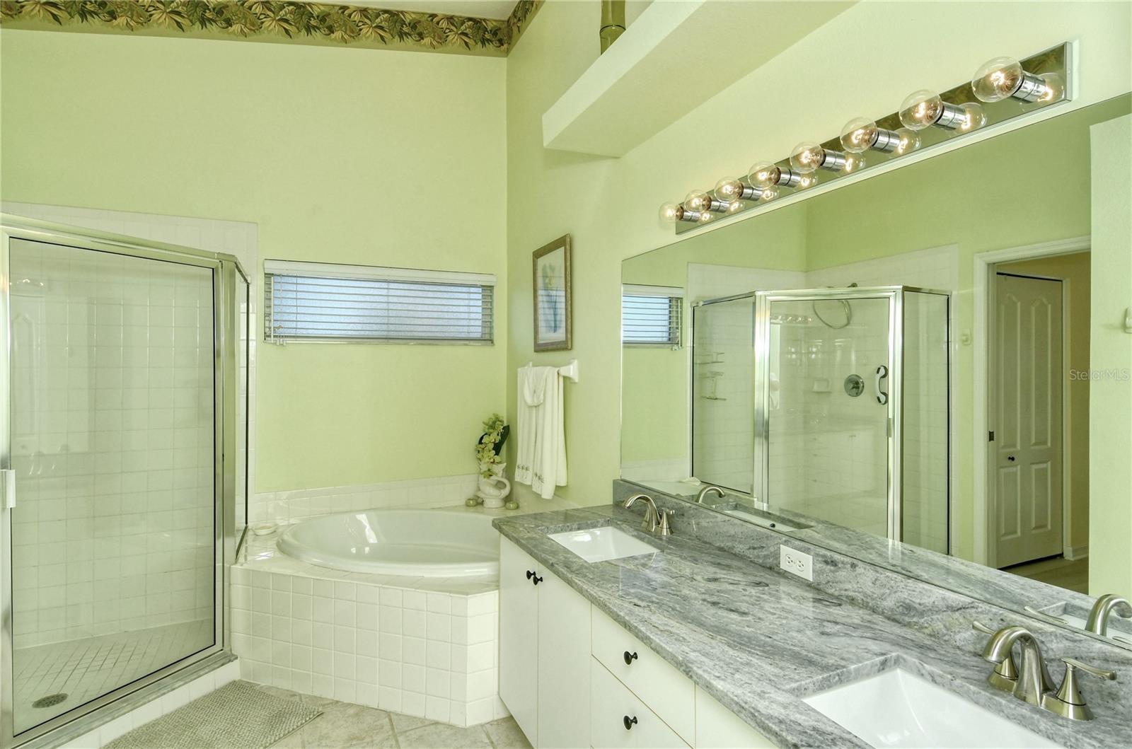 HERITAGE OAKS GOLF & COUNTRY CLUB - Residential