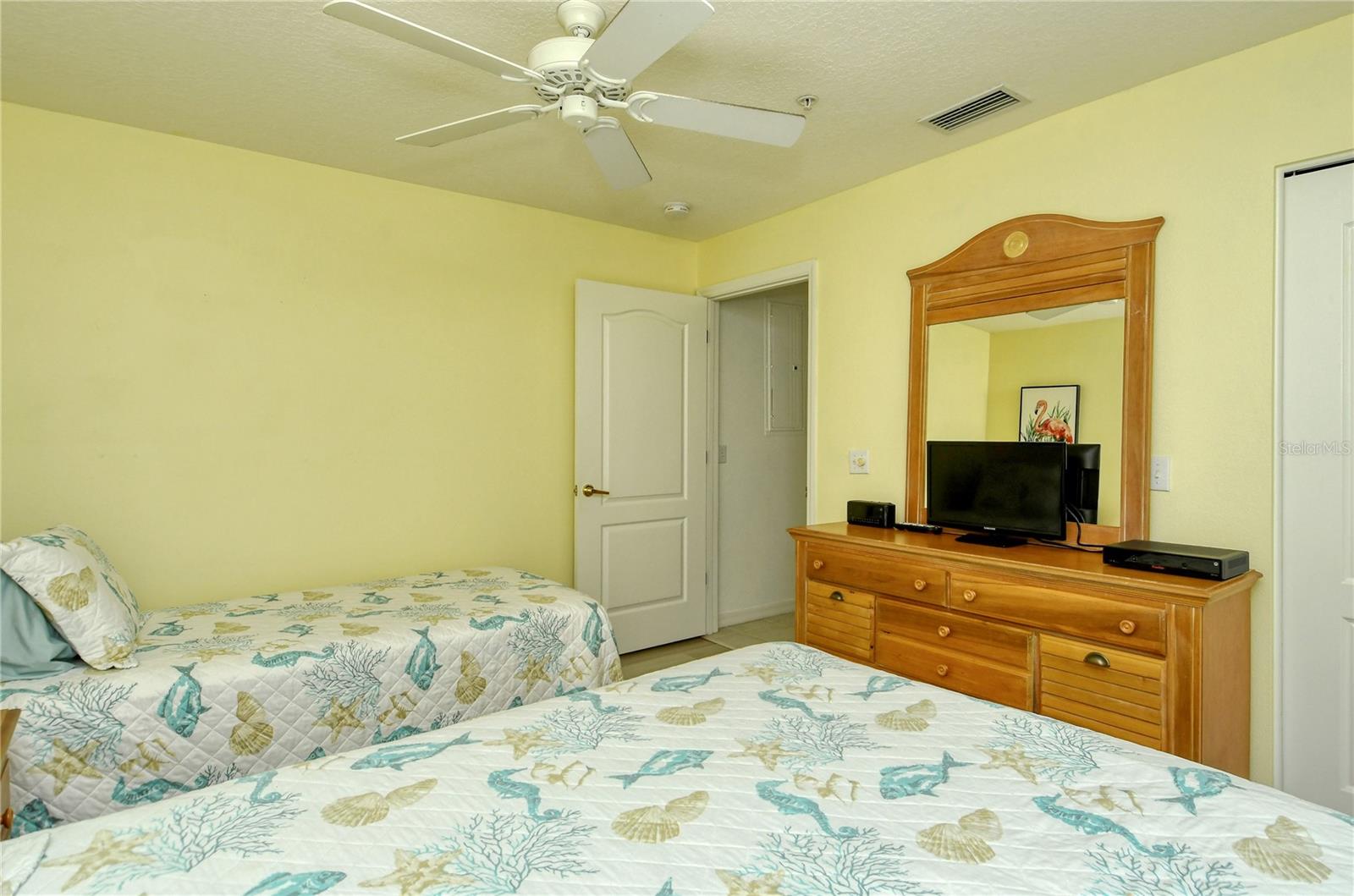 HERITAGE OAKS GOLF & COUNTRY CLUB - Residential