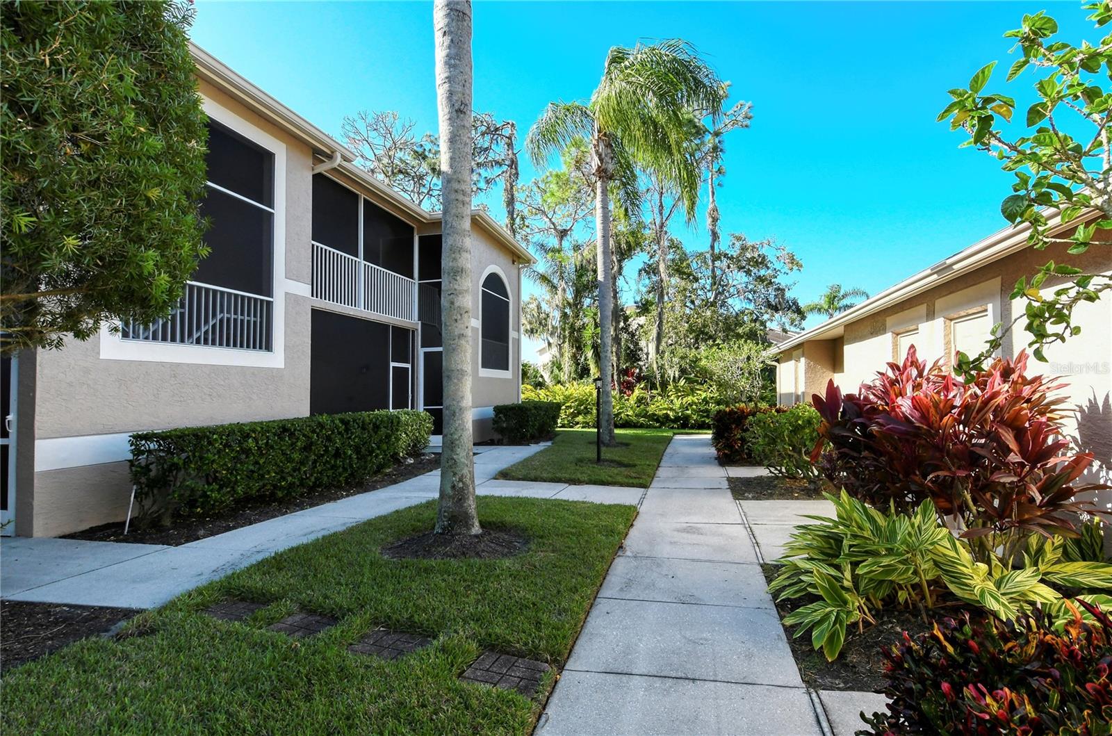 HERITAGE OAKS GOLF & COUNTRY CLUB - Residential