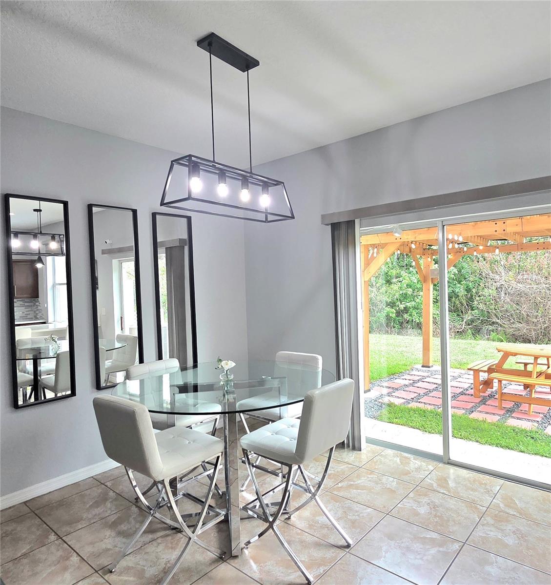 SAVANNAH LNDGS - Residential