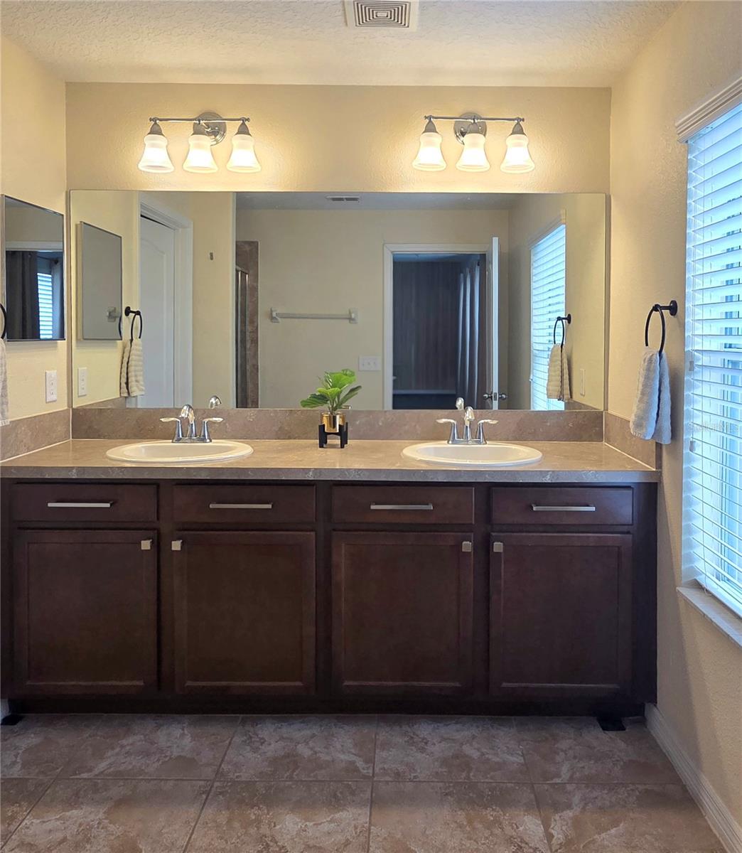 SAVANNAH LNDGS - Residential