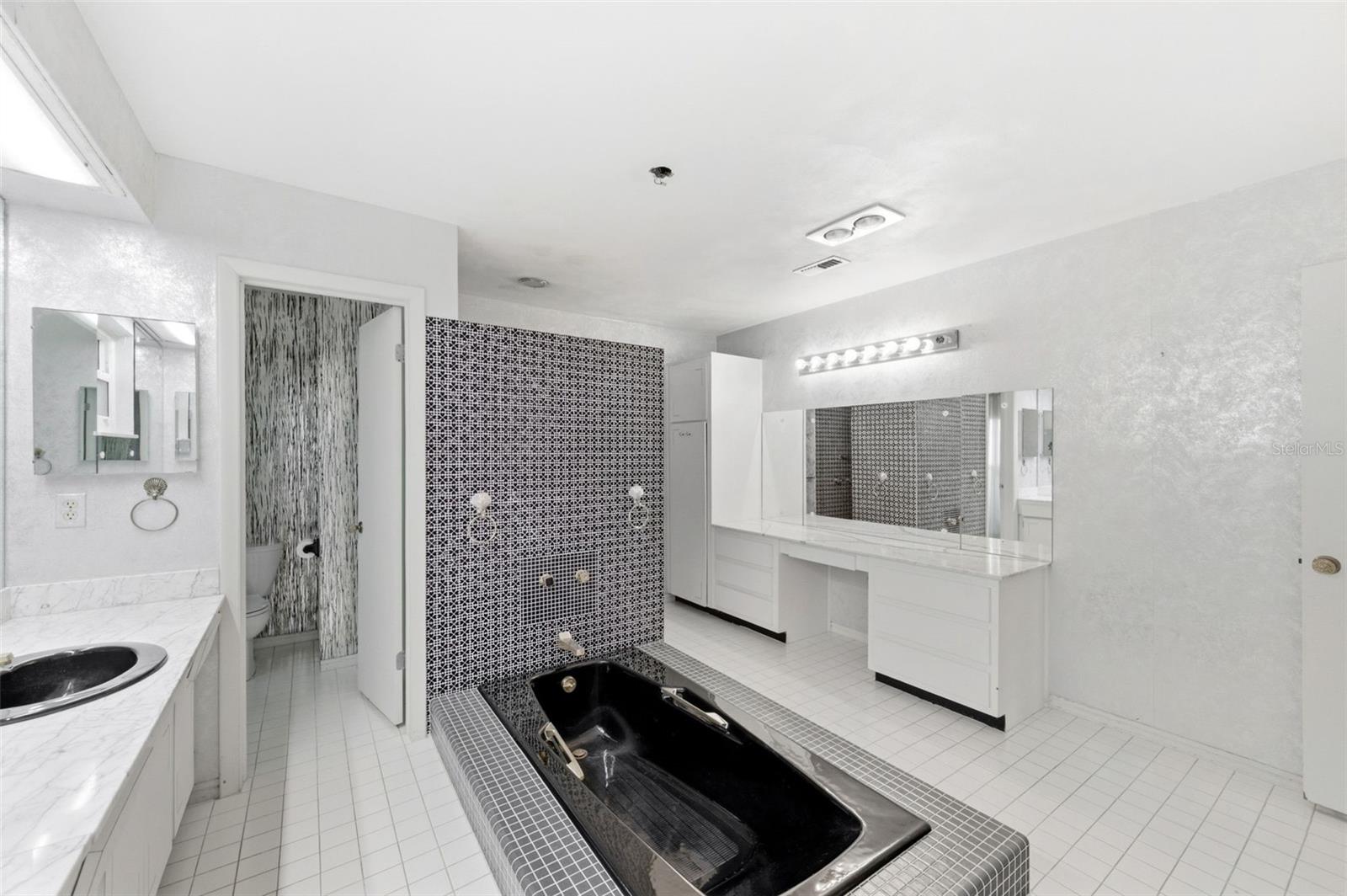 MONTICELLO PARK - Residential