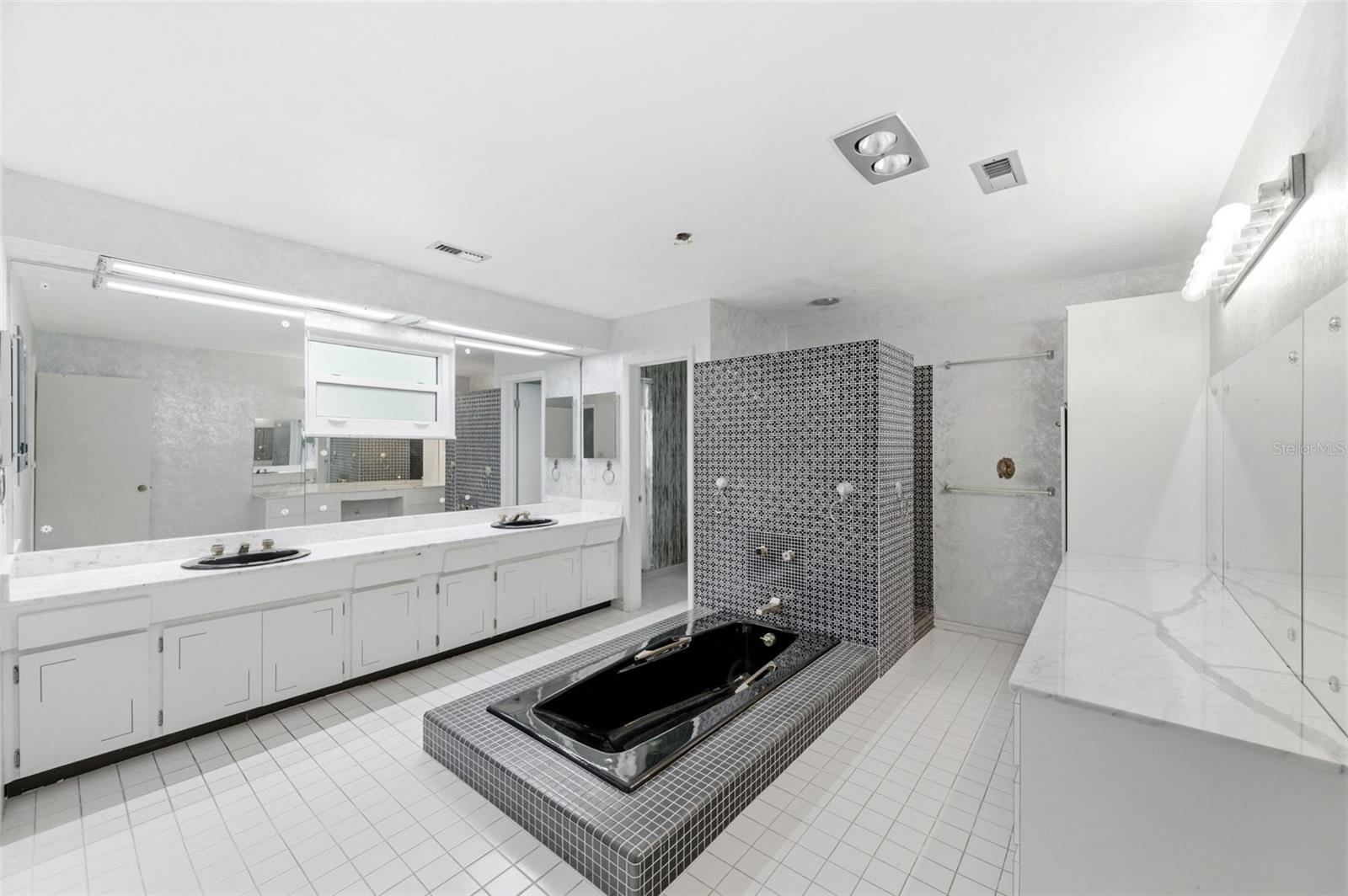 MONTICELLO PARK - Residential