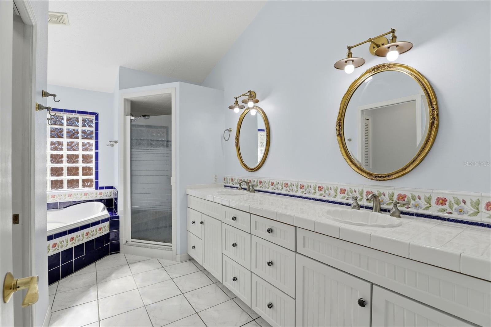 MAYFAIR - Residential