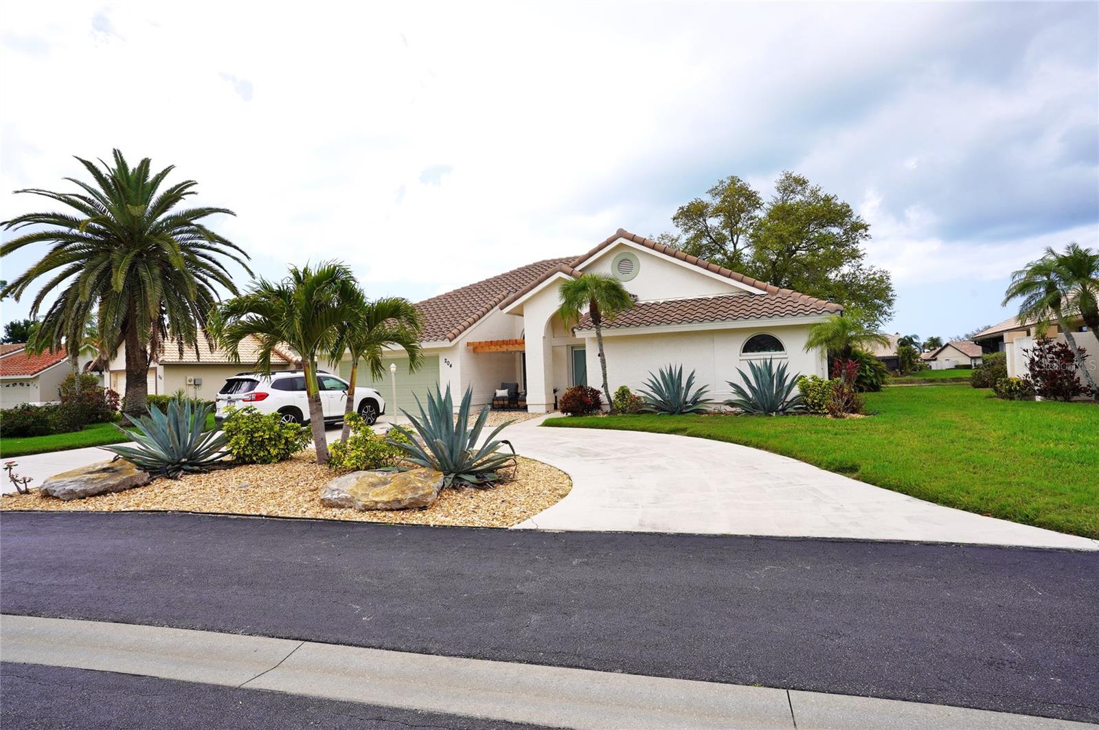 204 CARRIAGE HOUSE LANE 204