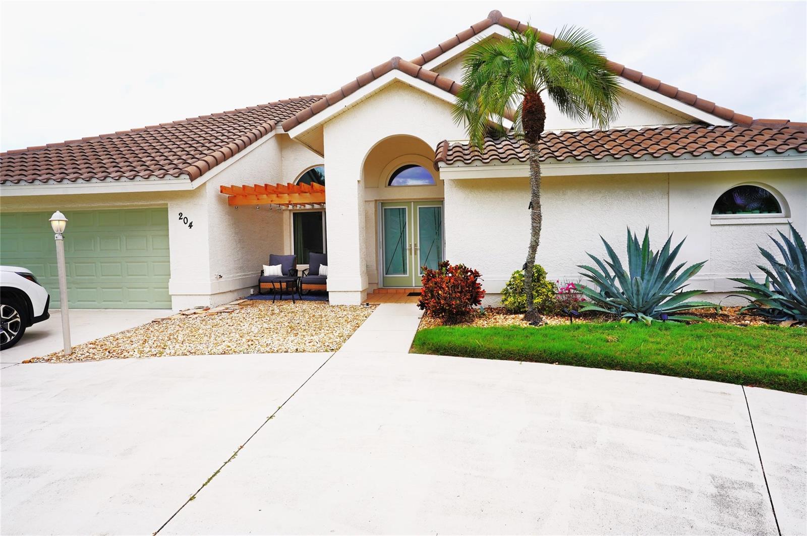 204 CARRIAGE HOUSE LANE 204