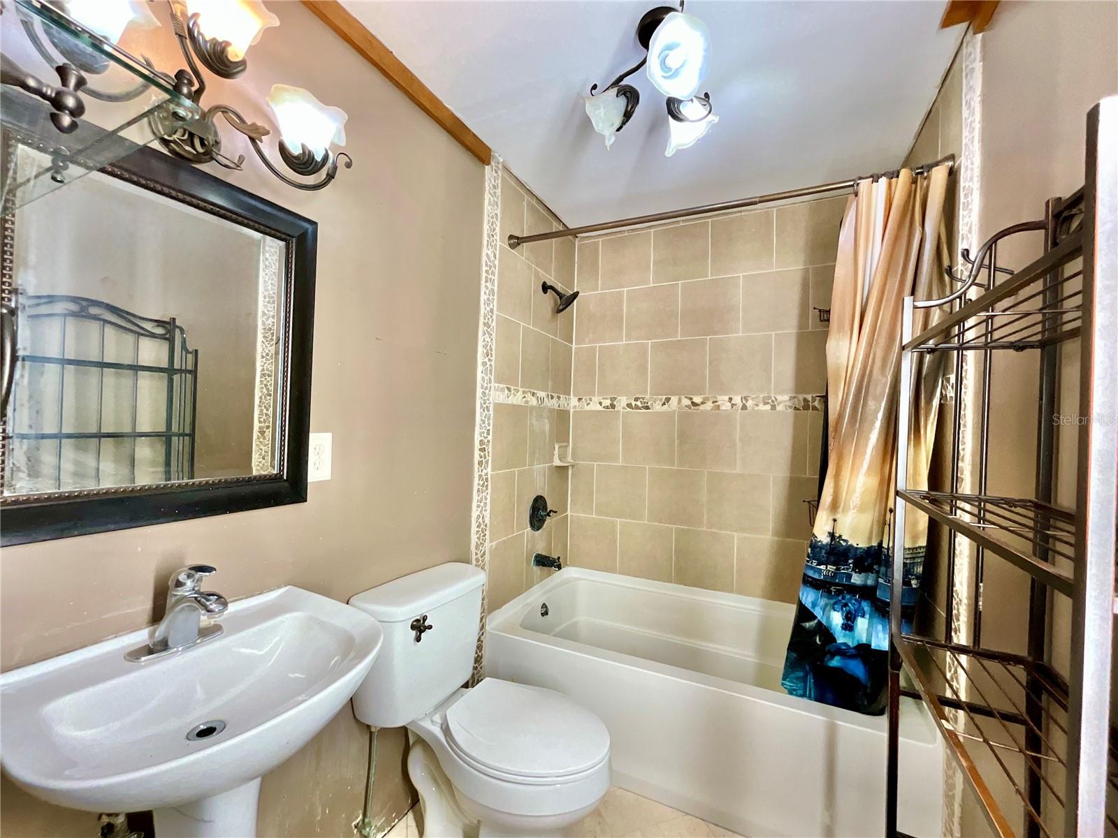 MELROSE LANDING - Residential