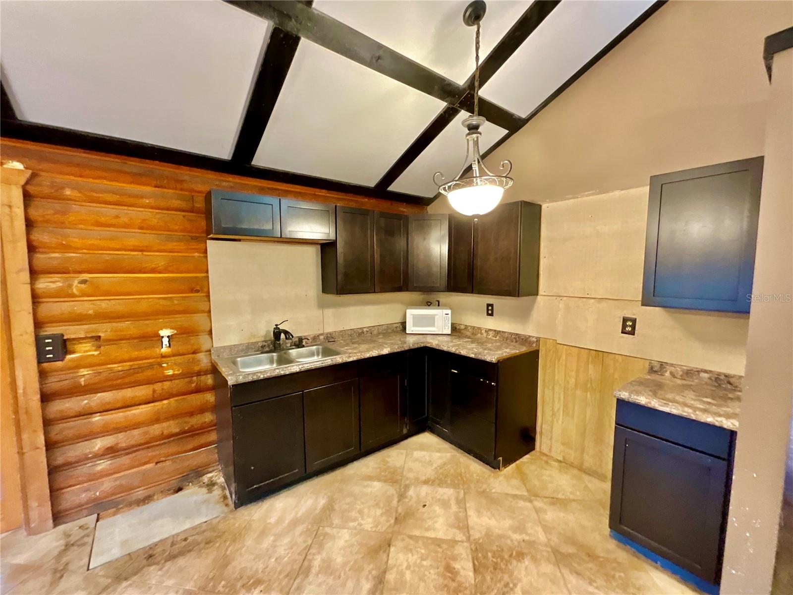 MELROSE LANDING - Residential