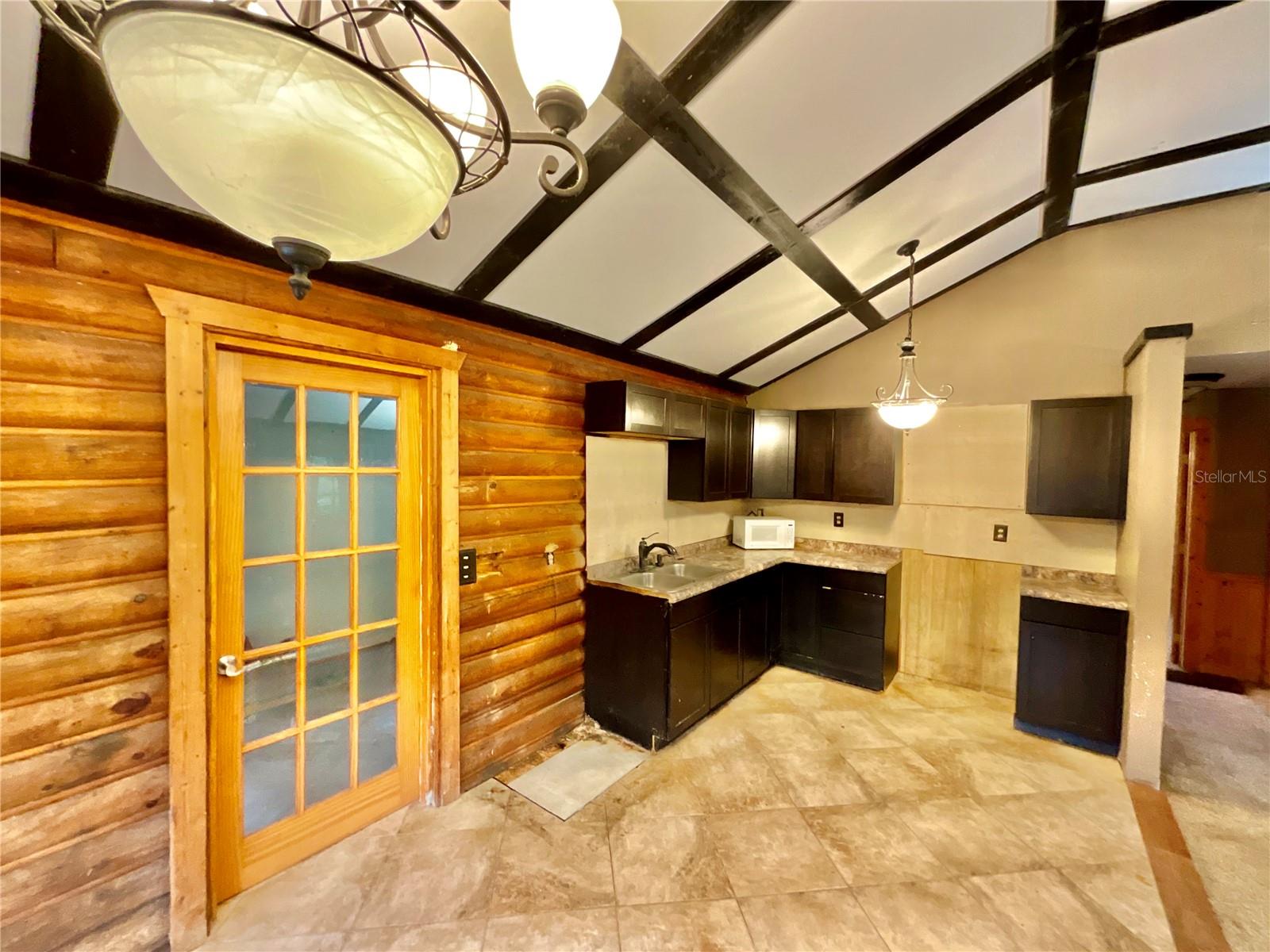 MELROSE LANDING - Residential