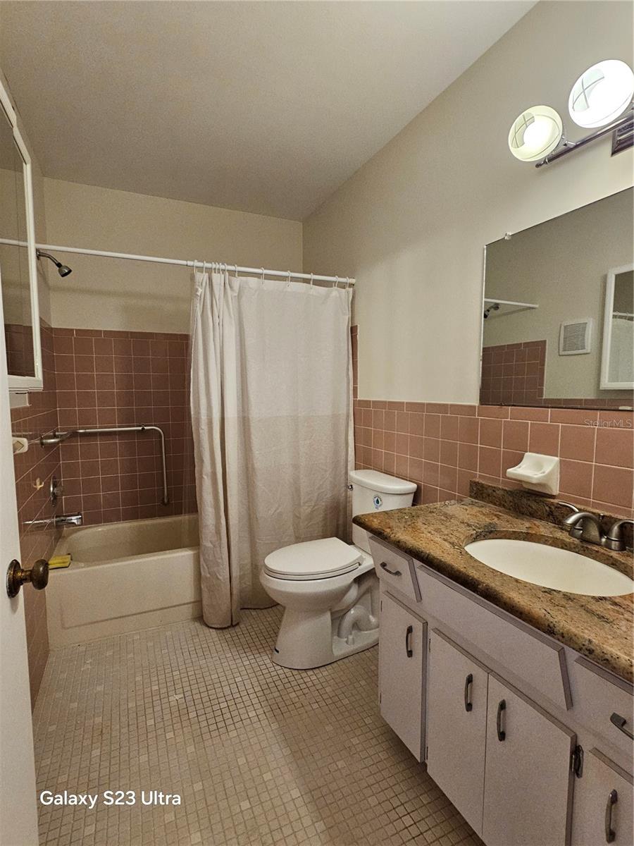 ON TOP OF THE WORLD - Residential Lease