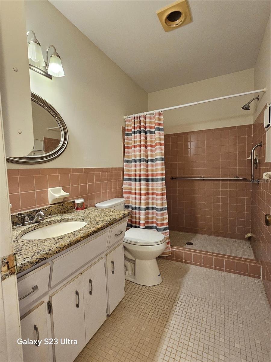 ON TOP OF THE WORLD - Residential Lease