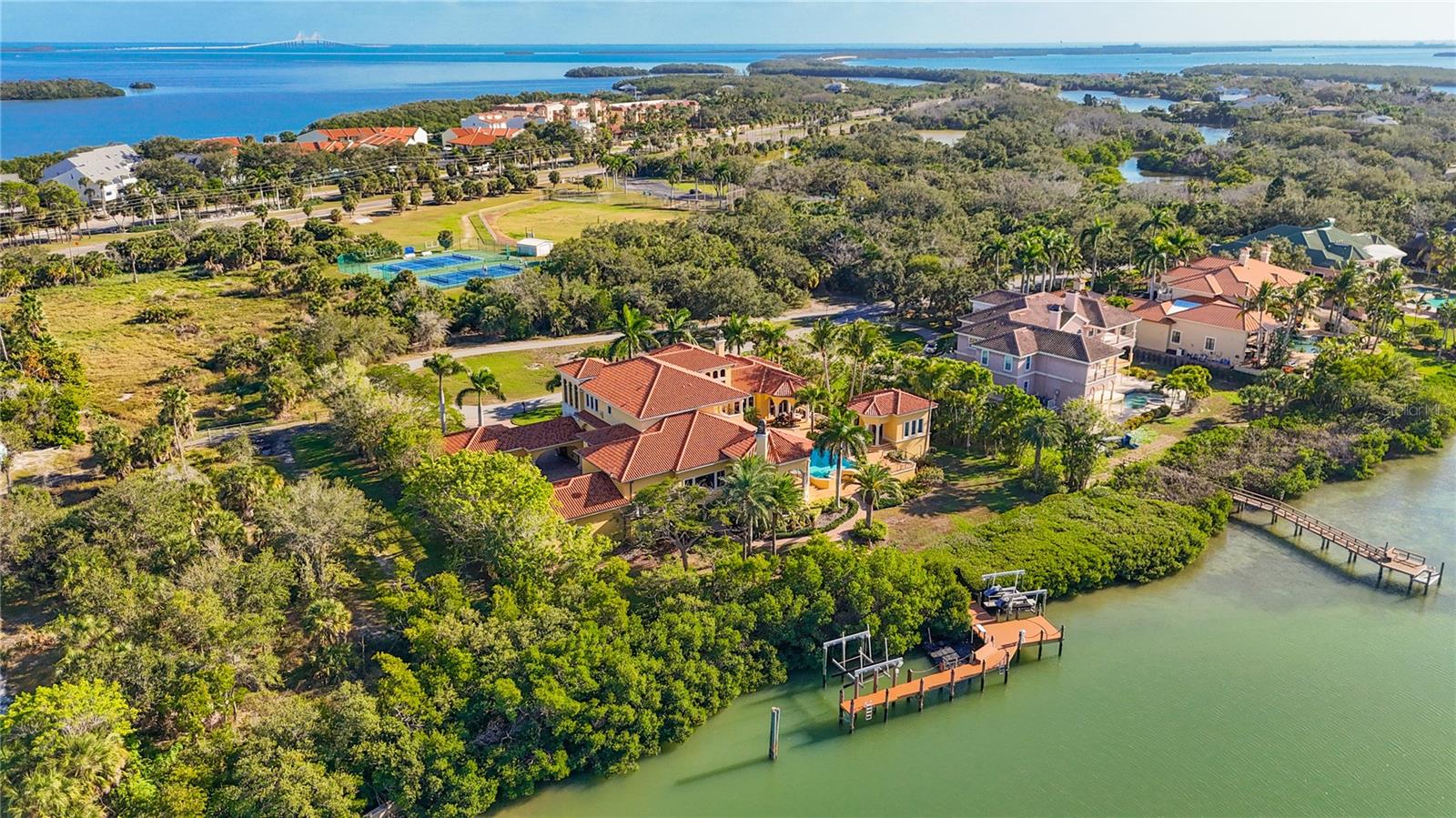 TIERRA VERDE - Residential