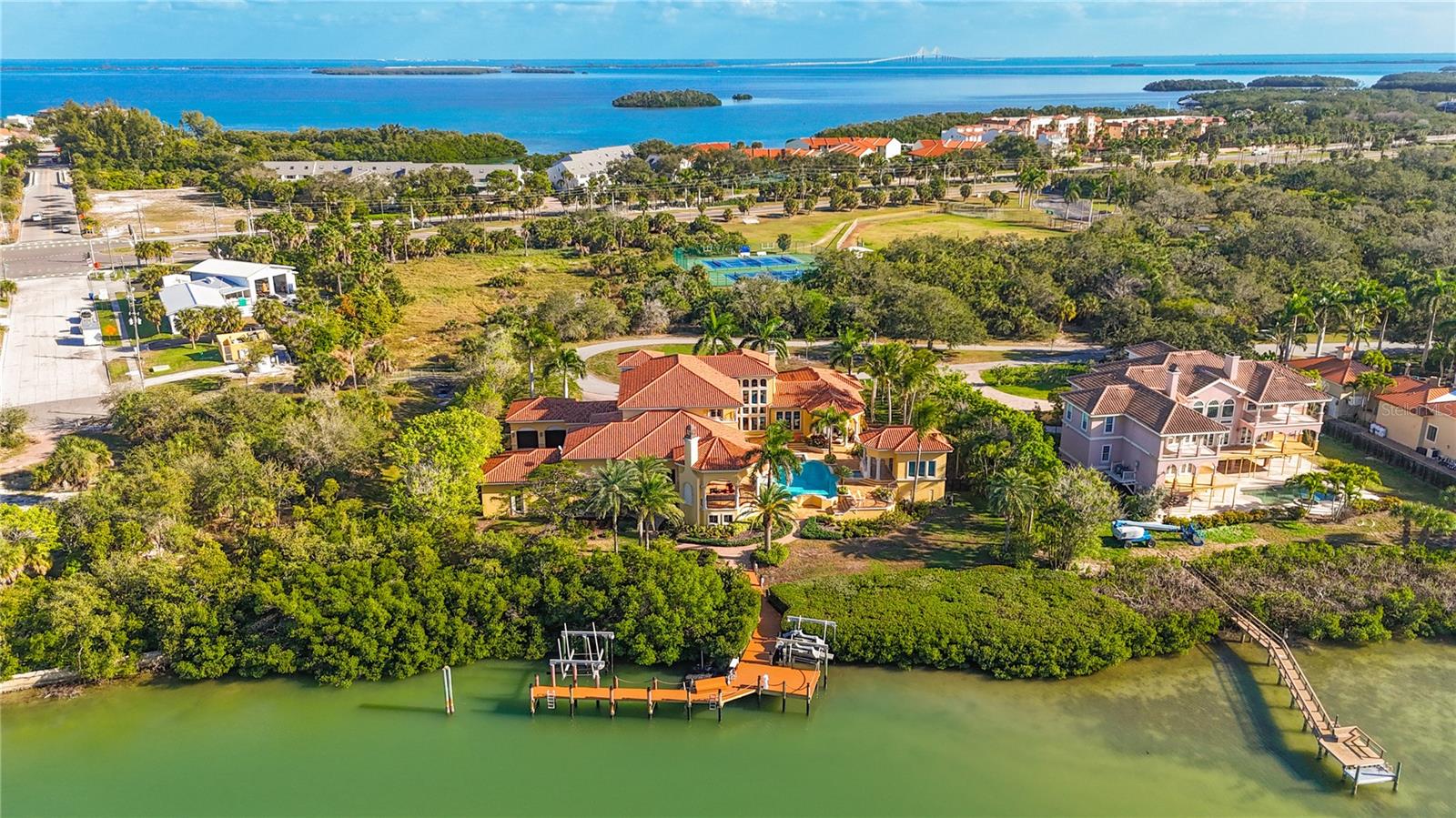 TIERRA VERDE - Residential