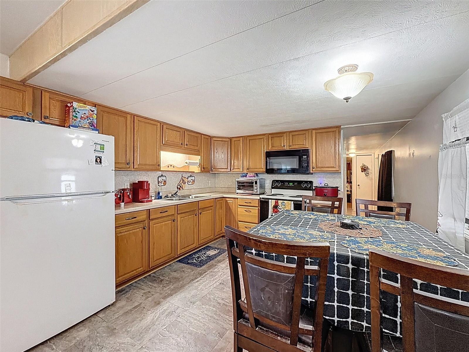 1823 BLUE LAKE DRIVE