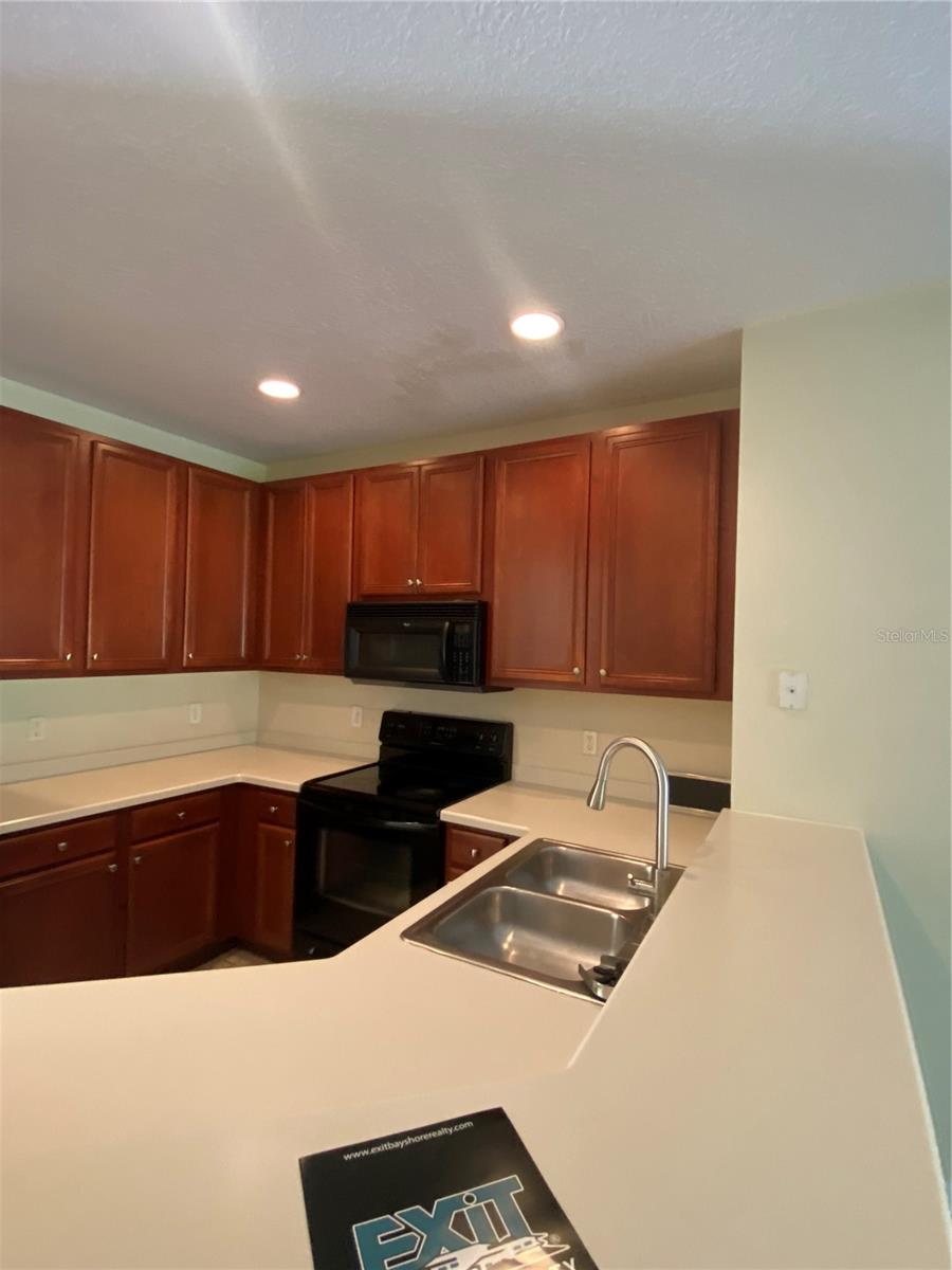 THE PROMENADE TWNHMS AT WES - Residential Lease