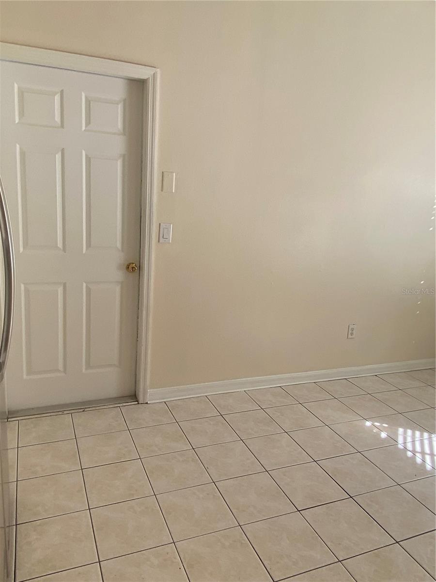 THE PROMENADE TWNHMS AT WES - Residential Lease