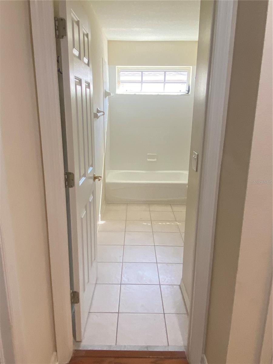 THE PROMENADE TWNHMS AT WES - Residential Lease