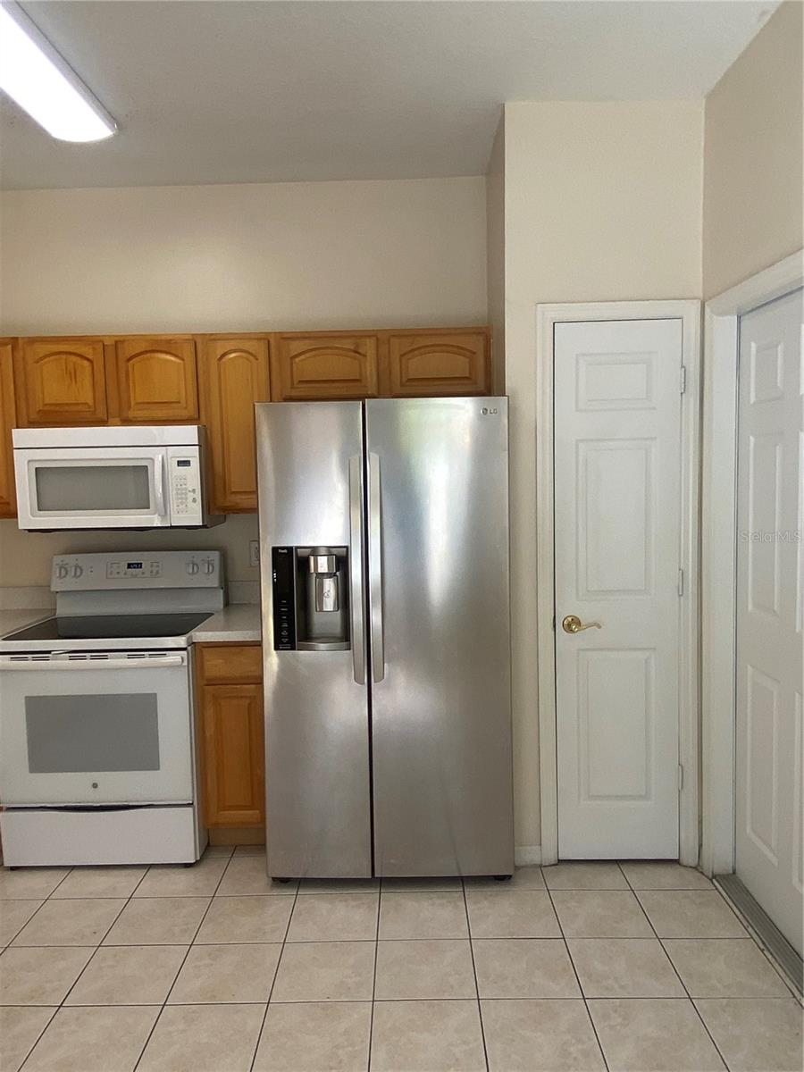 THE PROMENADE TWNHMS AT WES - Residential Lease