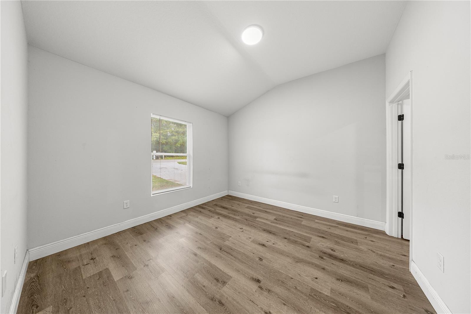 OCALA RDG UN 03 - Residential Lease