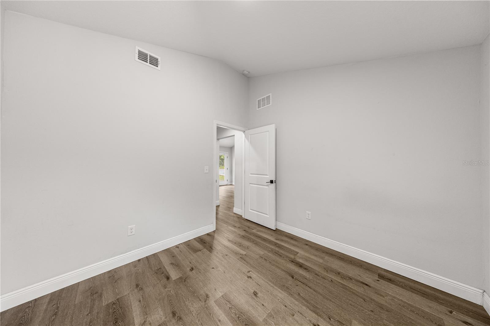 OCALA RDG UN 03 - Residential Lease