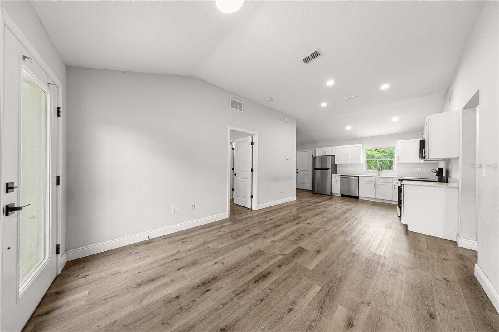 OCALA RDG UN 03 - Residential Lease