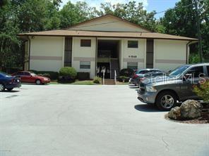 2/2 condo in town. Nice updated tile flooring. Covered back patio. Great in town location close to Downtown
Ocala. Walking distance to shopping, dining, banking, public parks, bus stops and much more. This won't last,
schedule a private tour now! $35 application fee for each adult due for background/credit check. Rental.
require 1st, Last & Security. HOA Approval also required.