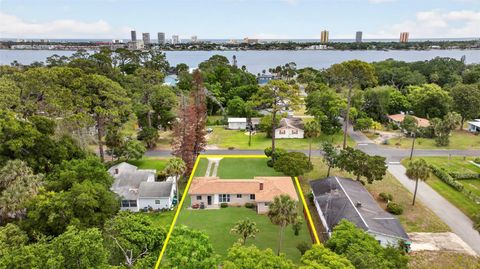 Photo of 1550 Moravia Avenue, Daytona Beach, FL 32117 (MLS # V4948646)