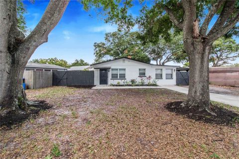 A home in LAKELAND