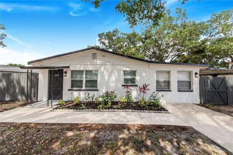 A home in LAKELAND