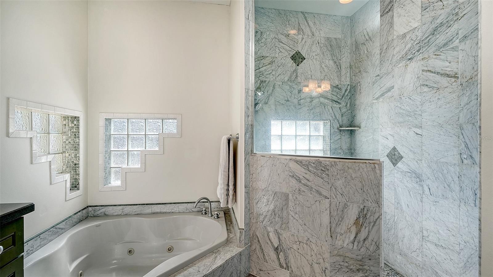 OAK FORD GOLF CLUB - Residential